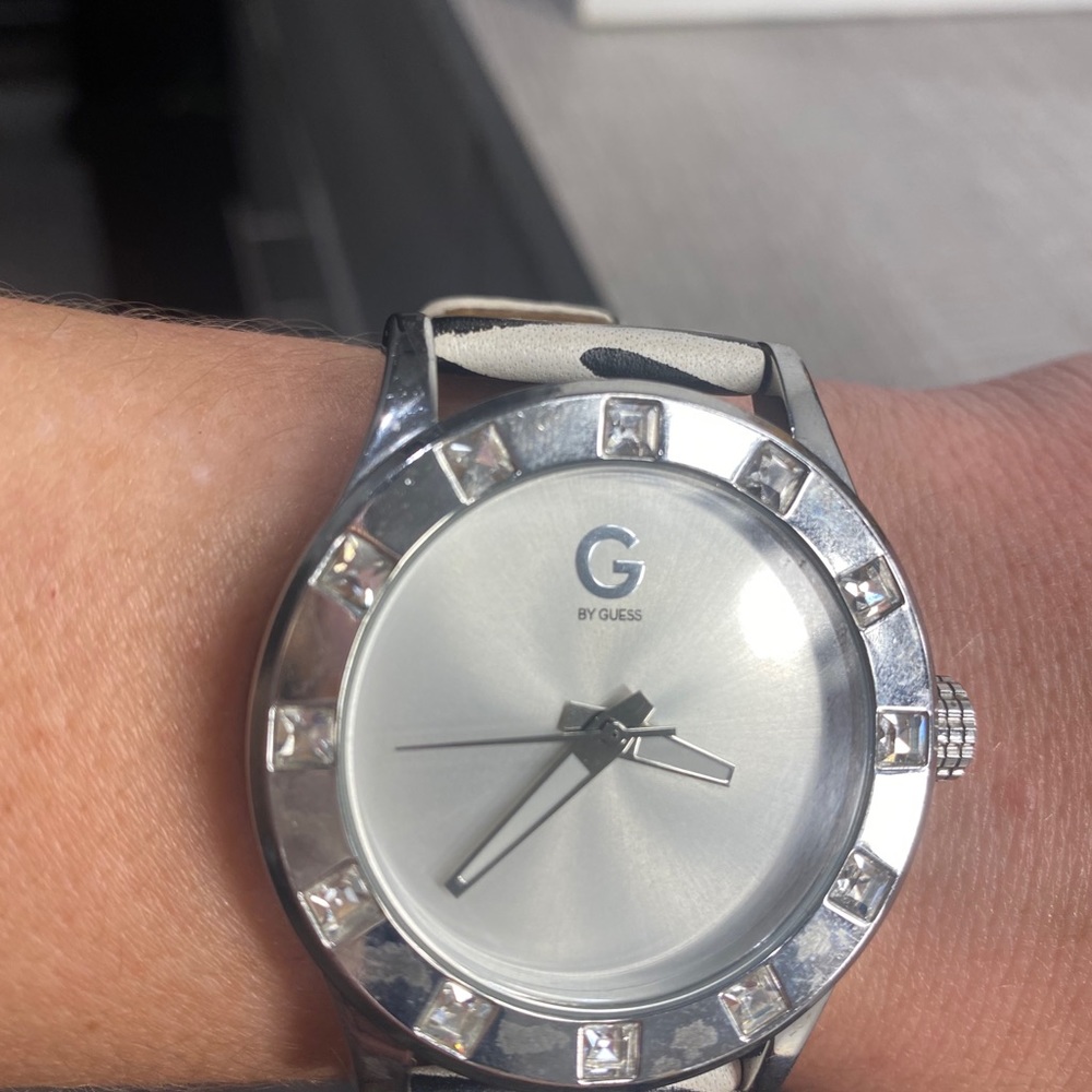 Watch - Picture 2 of 3